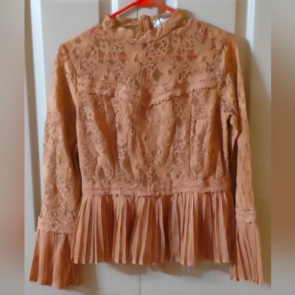 A. Calin By Flying Tomato Size Medium Lace Woman's Long Sleeve - Picture 3 of 7